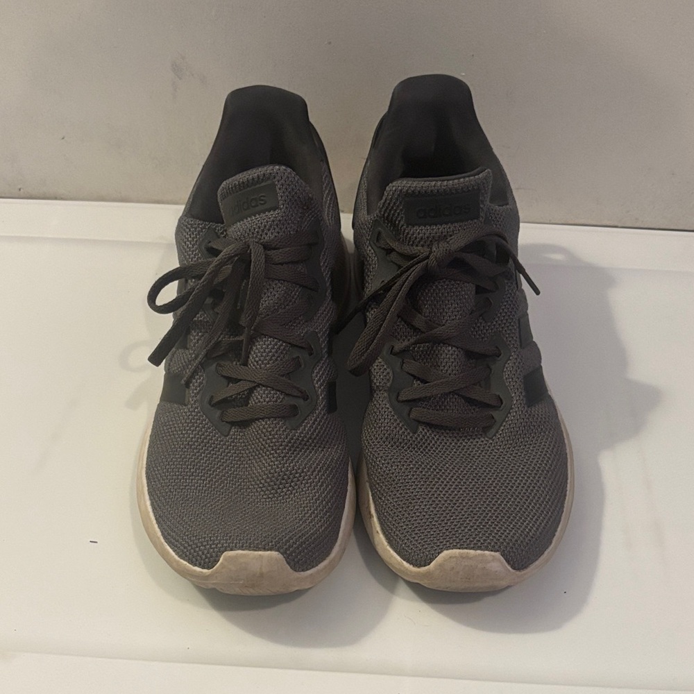 3/$5🌷 Adidas Men's Gray and Black Sneakers